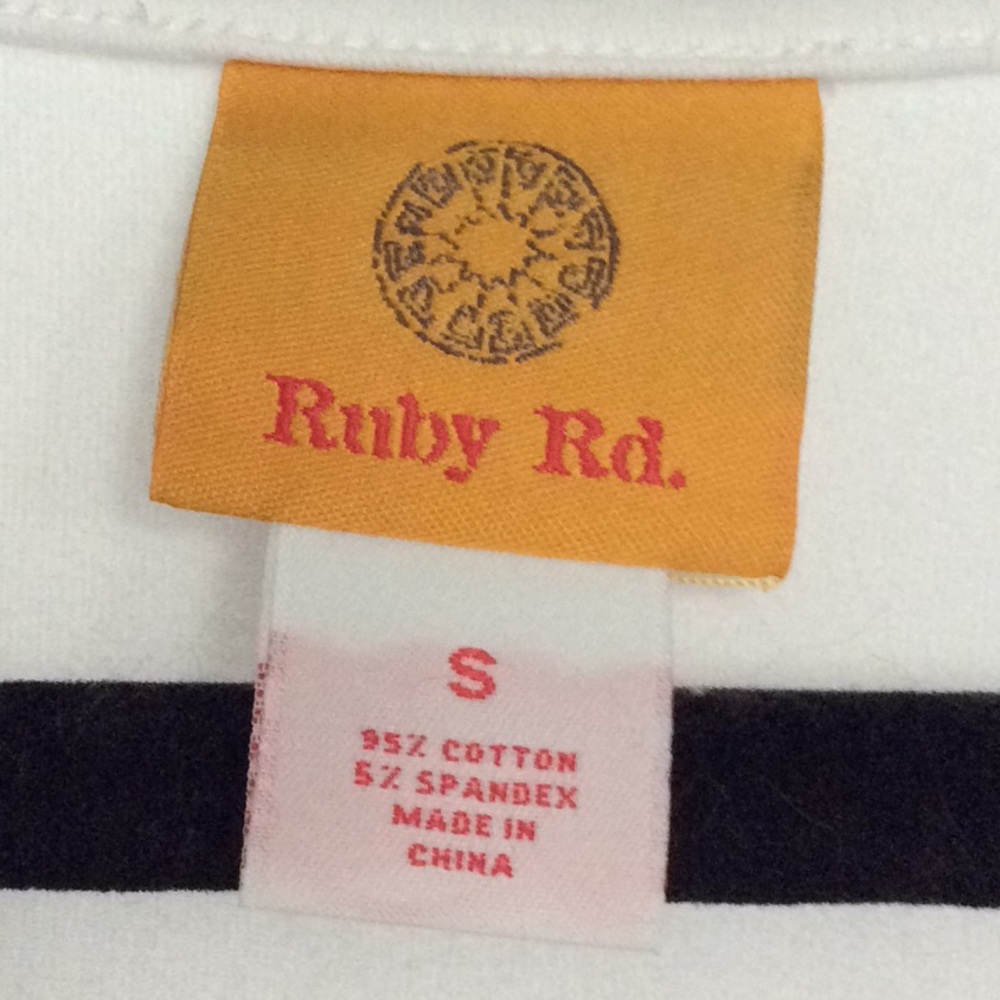 Ruby Rd. V neck top - Picture 4 of 5